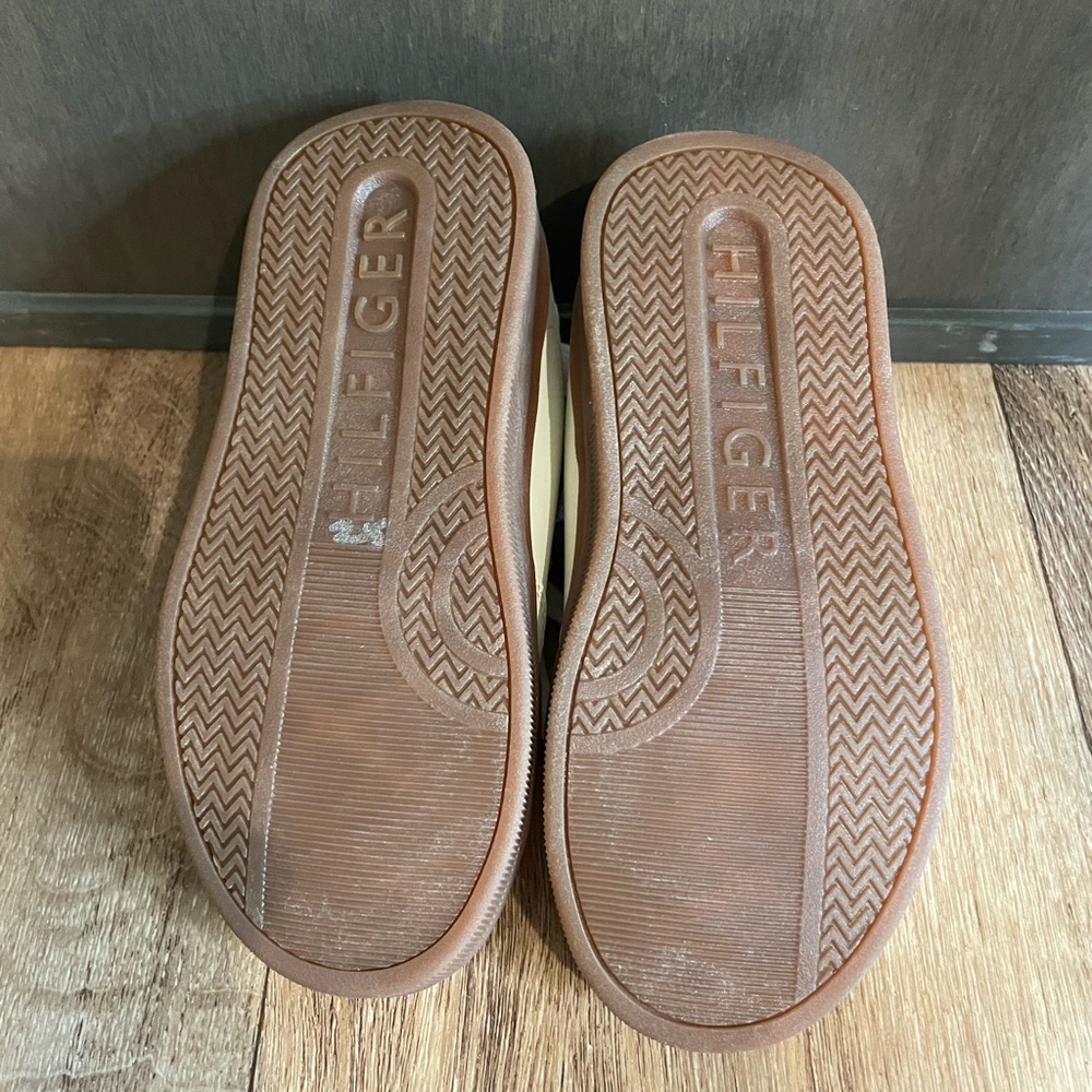 Tommy Hilfiger Kids' Cream & Pink Lace-Up Sneakers - Picture 3 of 4